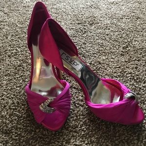 PRICE REDUCED!! RSVP Fuchsia Heels- Size 6